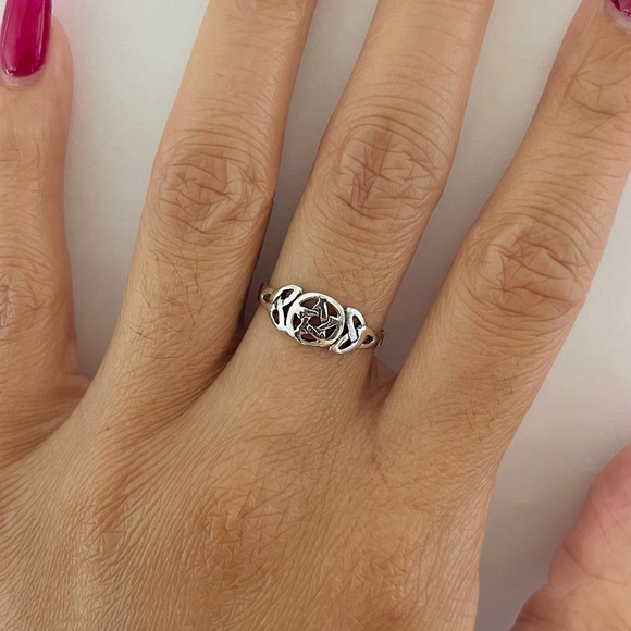 Sterling silver Celtic Triquetra w/ pentagram ring, pentagram ring, Celtic ring - Picture 2 of 9